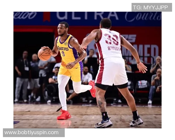 布朗尼左手变向转身后仰压哨命中展现丝滑小连招绝技