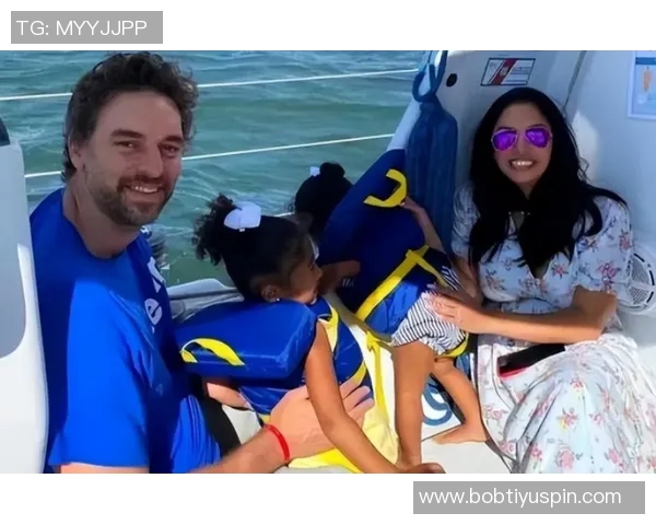 瓦妮莎全家万圣节装扮亮相加索尔陪科比家人共度温馨节日 瓦妮莎全家万圣节装扮亮相加索尔陪科比家人共度温馨节日